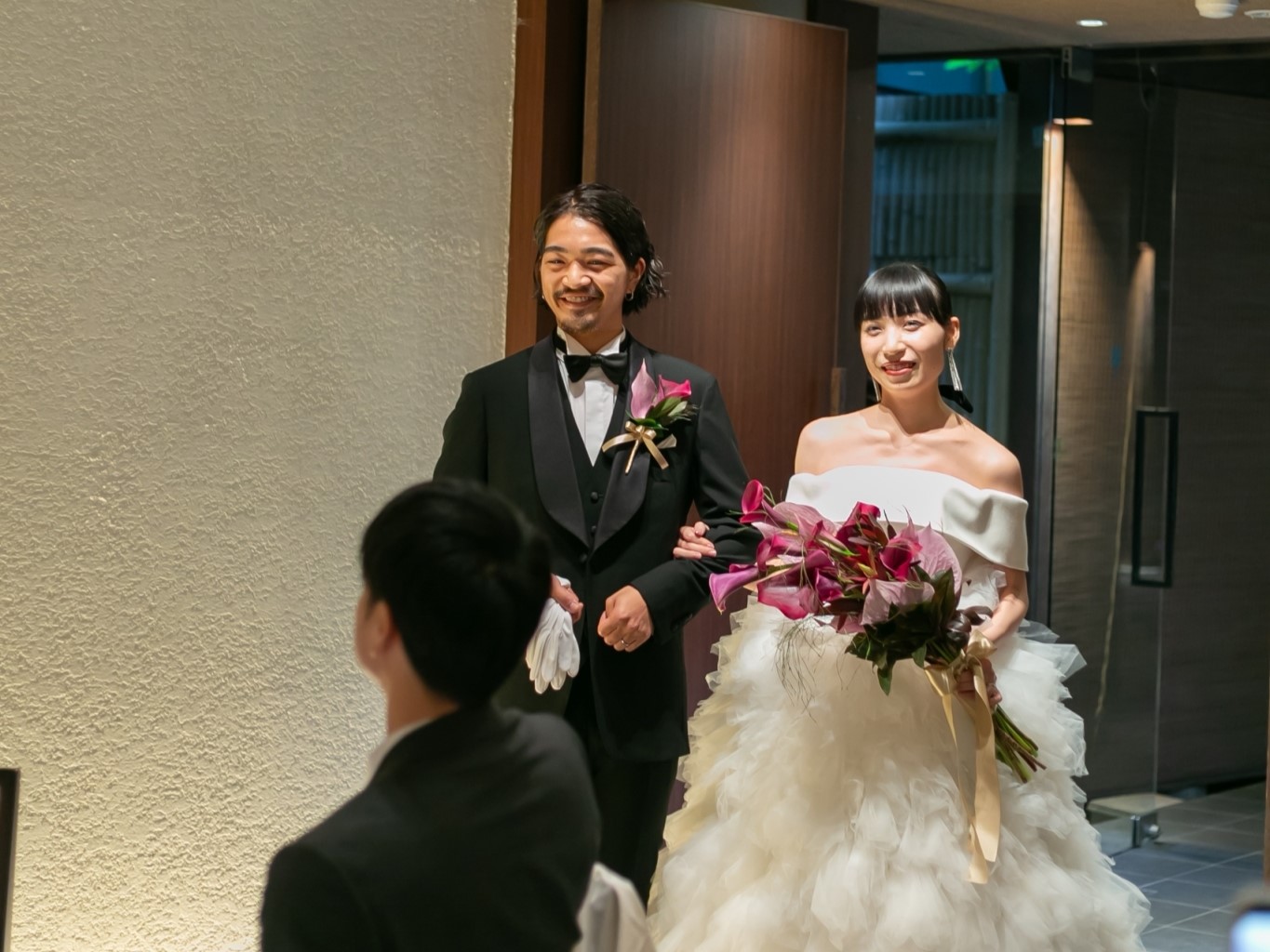 ウェディングフォトにも!カラードレス お色直し結婚式に華を ウェディングフォトにも!カラードレス お色直し結婚式に華を